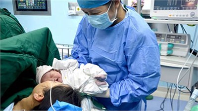 长沙宁儿妇产医院第一位剖宫产宝宝出生了！